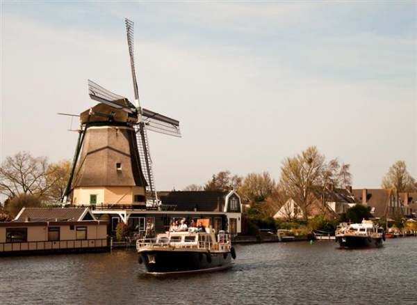 Cestou se můžete kochat nejen větrnými mlýny, ale i překrásně upravenými zahrádkami, na které si Nizozemci potrpí