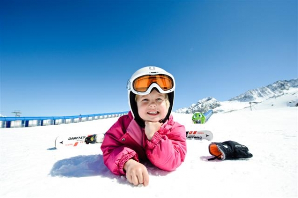 Děti se naučí lyžovat v klubu BIG Family Ski-Camp ve Stubai