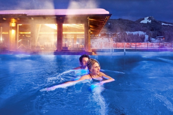 Tělo zrelaxujte po lyžování ve vyhřívaném bazénu v hotelu Alte Post ve Fieberbrunnu, kam má přístup i veřejnost