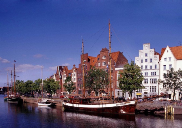 Z Lübecku se můžete vydat lodí do baltských lázní Travemünde