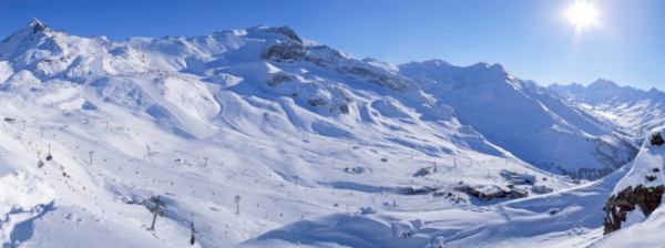 Ischgl nabízí až 238 km upravených tratí a 515 hektarů plochy, kde se dá lyžovat. O zasněžování se stará 1 100 sněžných děl a o úpravu sjezdovek 36 sněžných rolb.