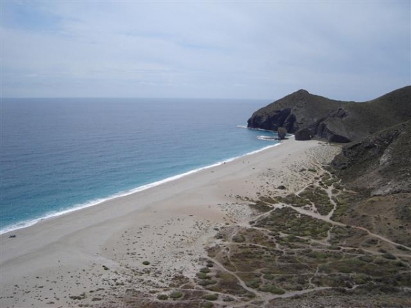 Potápění v oblasti parku Cabo de Gata patří mezi nejkrásnější v celém Středomoří. Skalní útvary zde vytvořily jedinečné zátoky s překrásnými plážemi, které patří k nejmalebnějším v celém Španělsku.