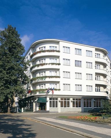 Hotel Bellevue - Tlapák je vyhlášený procedurou Afrodité, která zahrnuje peeling celého těla, koupel v alpské syrovátce a uklidňující ruční masáž