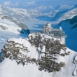 Na Jungfraujoch máte v ceně jízdenky zubačkou prohlídku observatoře Sphinx, kam dojedete rychlovýtahem. Patří k ní i vyhlídková terasa ve výšce 3571 m.n.m., kde si užijete pohled na Alpy z ptačí perspektivy.