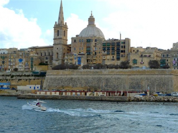 Hlavní město Vallettu a jeho historii můžete poznávat z paluby lodě