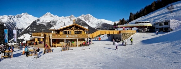 Na oběd se určitě zastavte v chatě Kristallalm na Klausbergu. Právem získala ocenění nejlepší osmá restaurace roku 2012 v Jižním Tyrolsku.