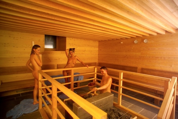 Absolutní špičkou Alpentherme je saunový svět, kde se pravidelně konají různé saunové rituály