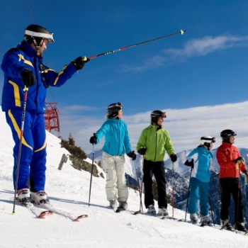 Každé pondělí od 13 hodin na Kleine Scharte Schlossalm probíhá zdarma Ski safari, kdy s vámi jezdí instruktoři lyžařské školy a představují středisko