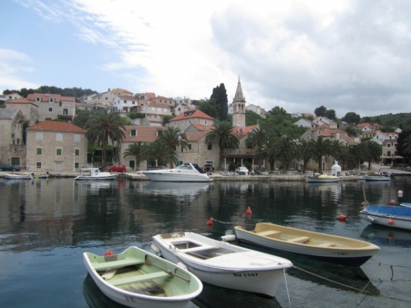 Zachovalou rybářskou vesničku Splitska najdete na ostrově Brač