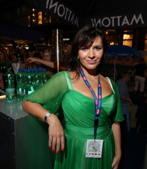 Andrea Kalivodová zářila v zelené róbě na sportovní akci