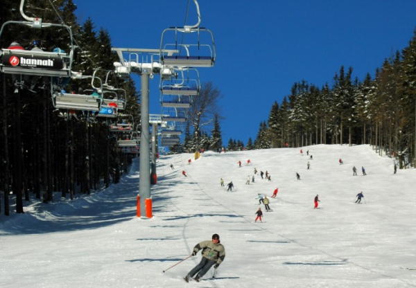 Černá hora je vyhlášená jedním z nejoblíbenějších lyžařských areálů v ČR
