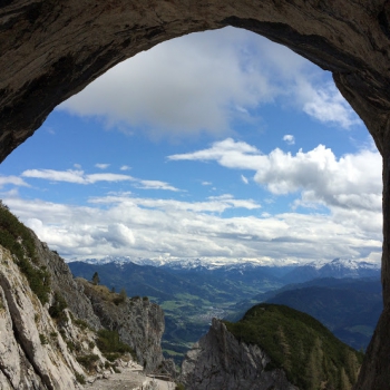 vyhled-od-ledovych-jeskyni-eisriesenwelt-na-masiv-rakouskych-alp. 15557